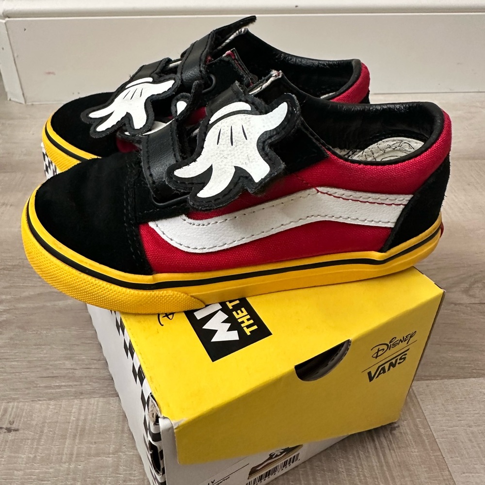 Toddler Mickey Mouse x Vans Size 9